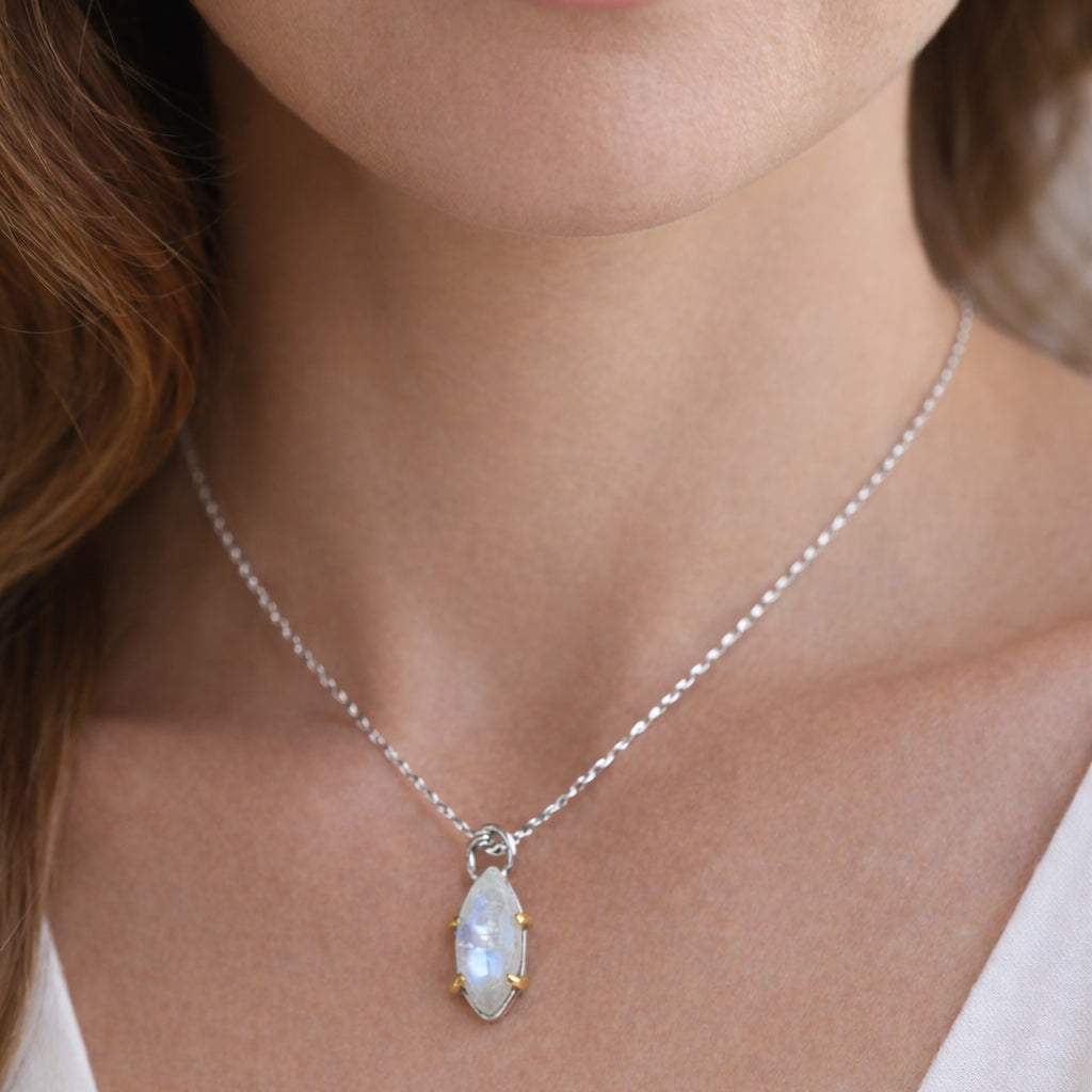 Rainbow Moonstone Prongs Necklace