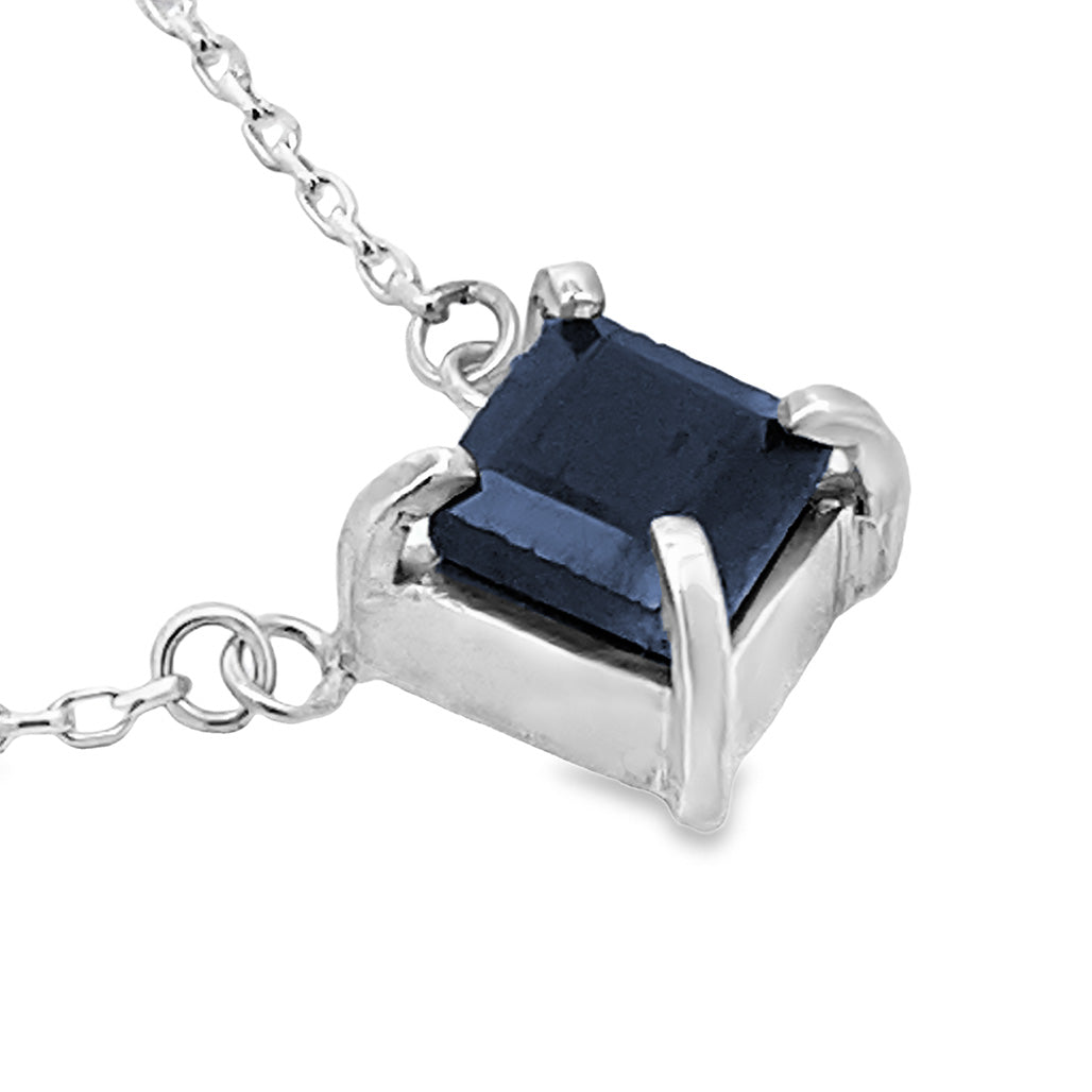 Blue Sapphire Prongs Necklace