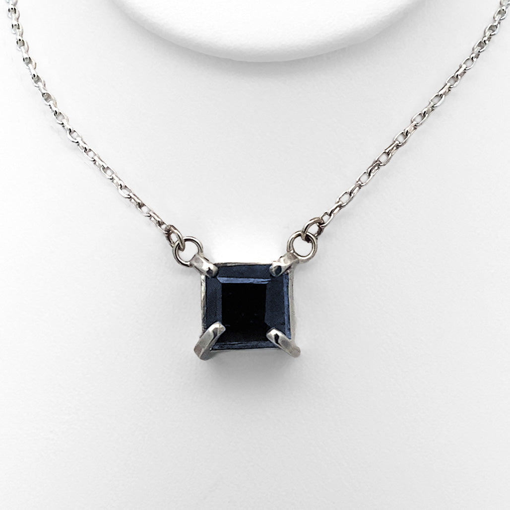 Blue Sapphire Prongs Necklace