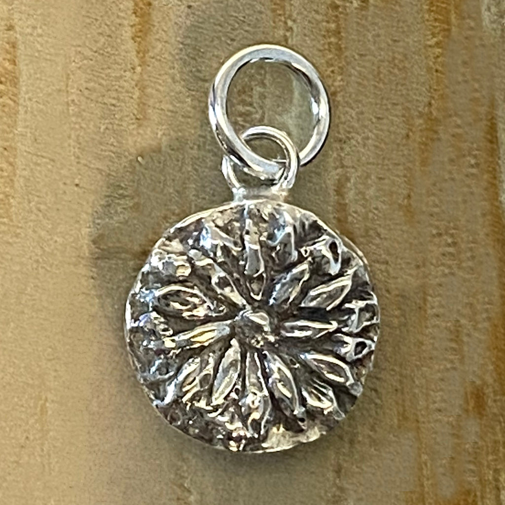 April │Daisy Charm