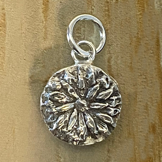 April │Daisy Charm