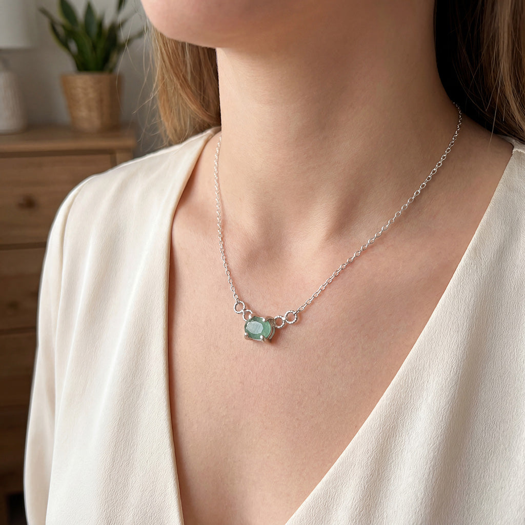Emerald Prongs Necklace