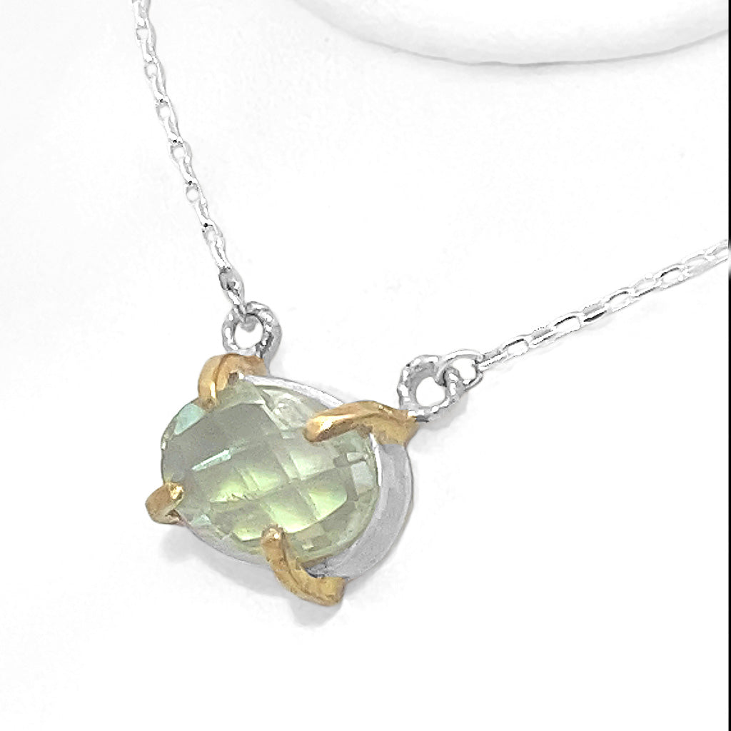 Emerald Prongs Necklace