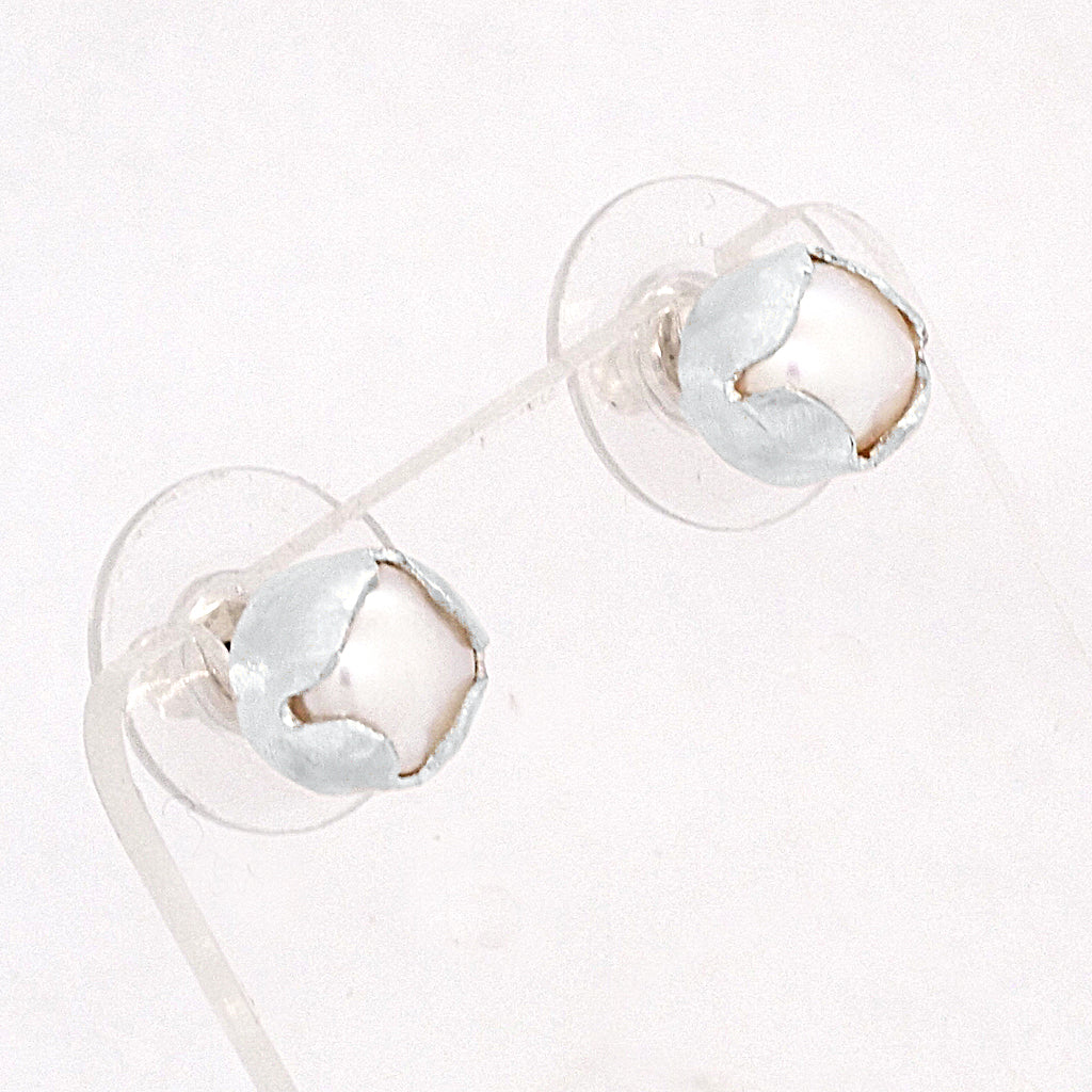 Pearl Post earrings
